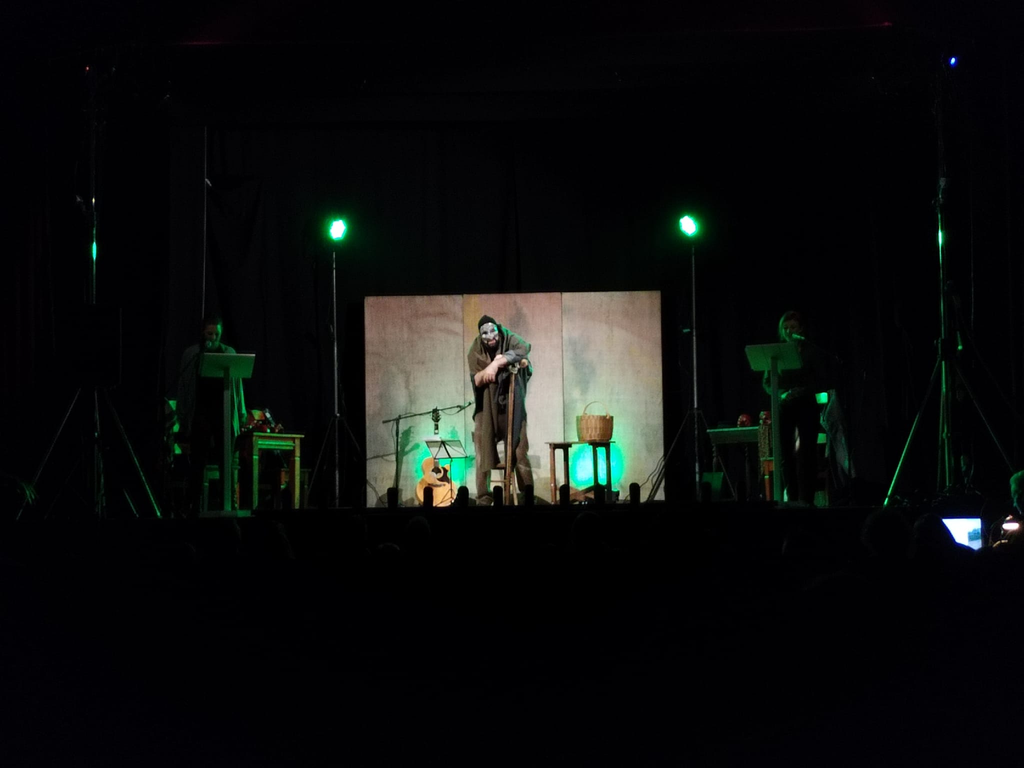 DOMENICA POMERIGGIO TUTTI A TEATRO