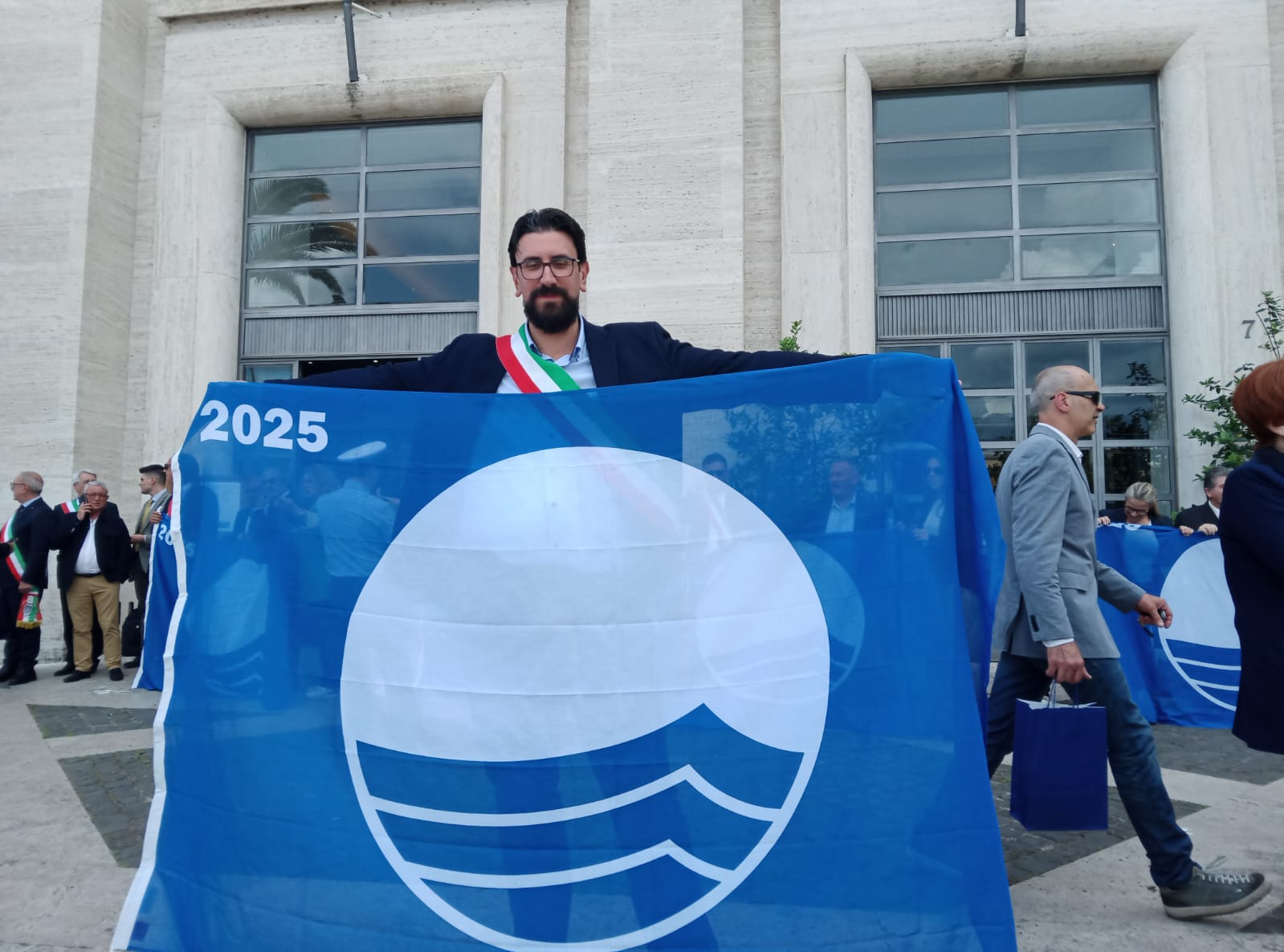 CAVALLINO-TREPORTI RICONFERMA LA BANDIERA BLU: DAL 2006 UN IMPEGNO CONDIVISO DALLA COMUNITÀ PER LA SOSTENIBILITÀ E LA QUALITÀ DEL TERRITORIO